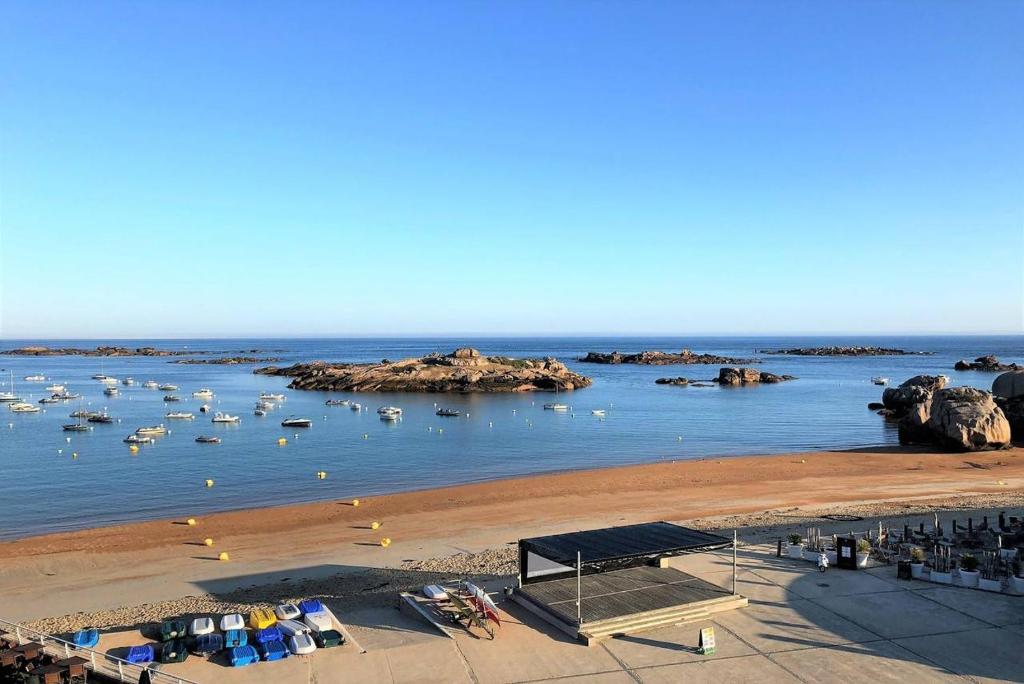 Appartement VUE MER EXCEPTIONNELLE plage du Coz-Pors à TREGASTEL - Ref 721 photo 1