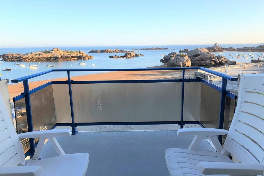 Appartement VUE MER EXCEPTIONNELLE plage du Coz-Pors à TREGASTEL - Ref 721 photo 2