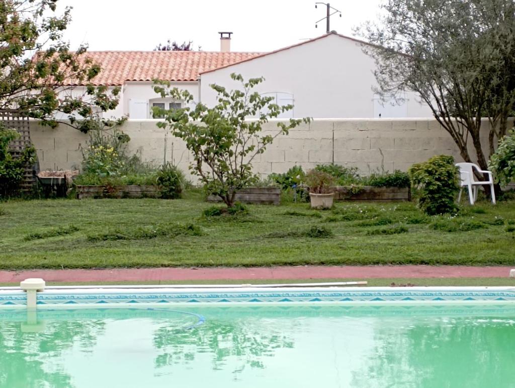 Studio avec piscine partagee et wifi a La Jarrie a 8 km de la plage photo 1