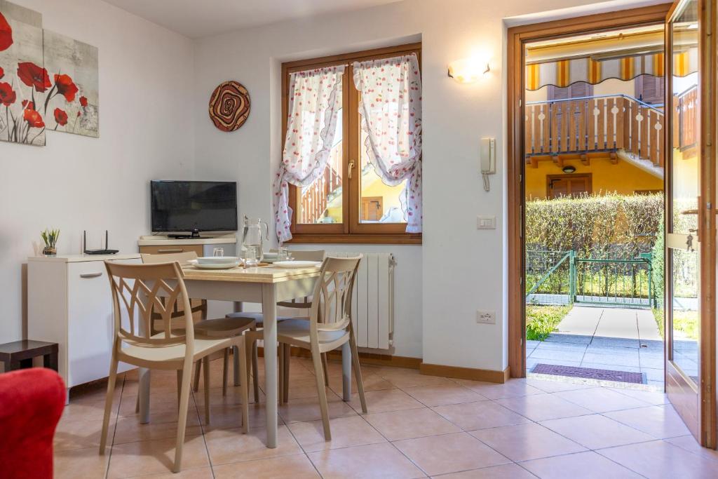 Casa Vacanza con giardino, box, WiFi, Self check in