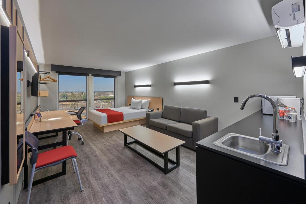 City Express by Marriott Salamanca photo 1