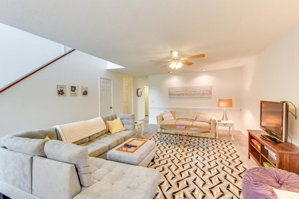 Charming Seneca Home - 3 Mi to Memorial Stadium! photo 3