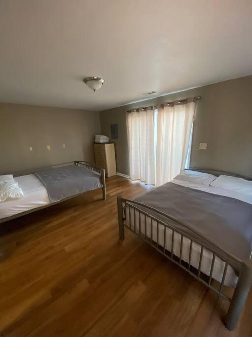 Studio D Sleep 6- Bachelor/Bachelorette Parties! photo 3
