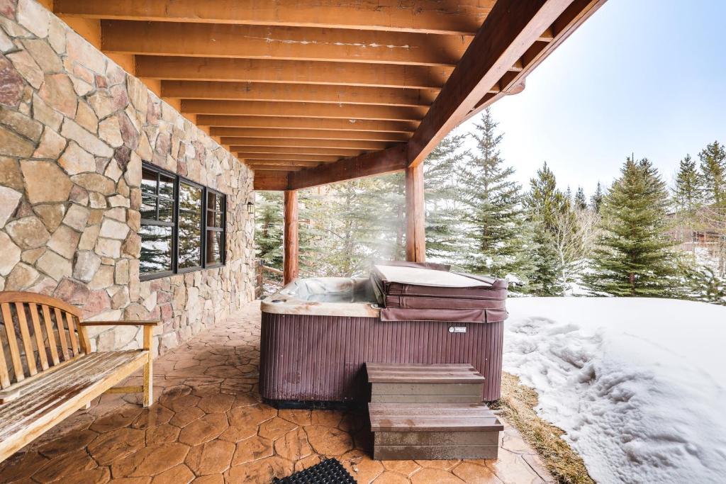 Spacious Frisco Home with Hot Tub and Mountain Views! photo 1