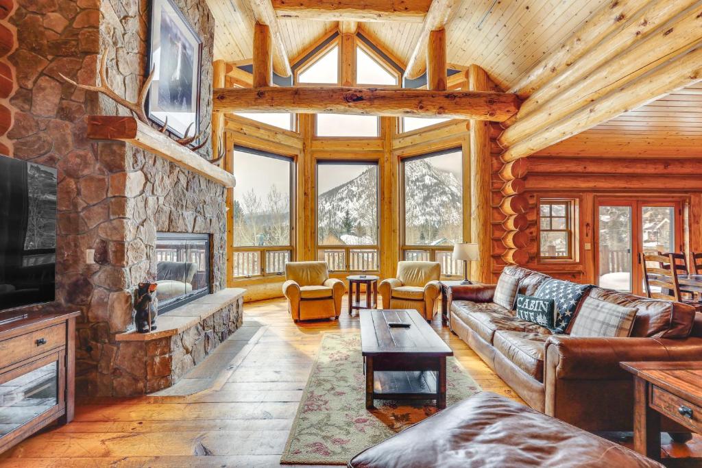 Spacious Frisco Home with Hot Tub and Mountain Views! photo 3