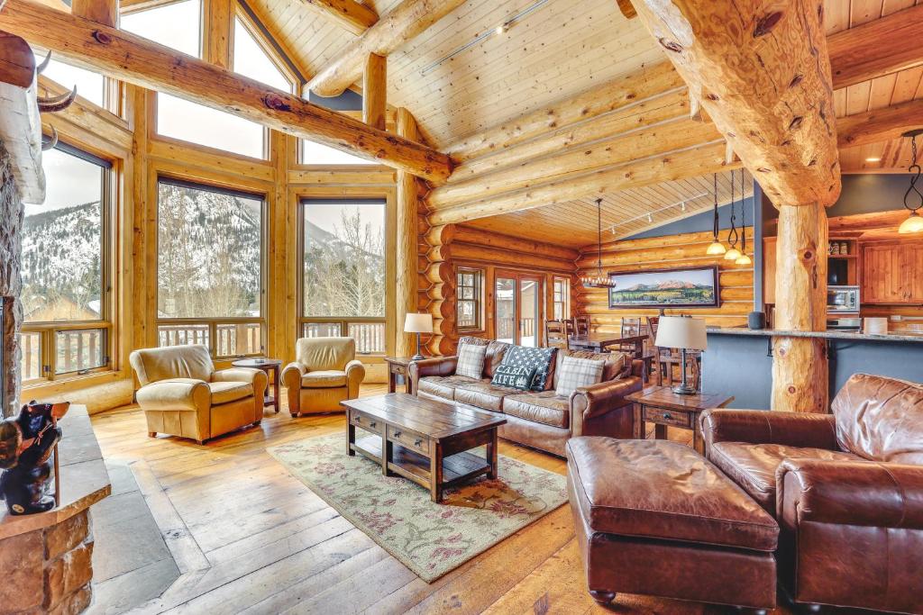 Spacious Frisco Home with Hot Tub and Mountain Views! photo 2
