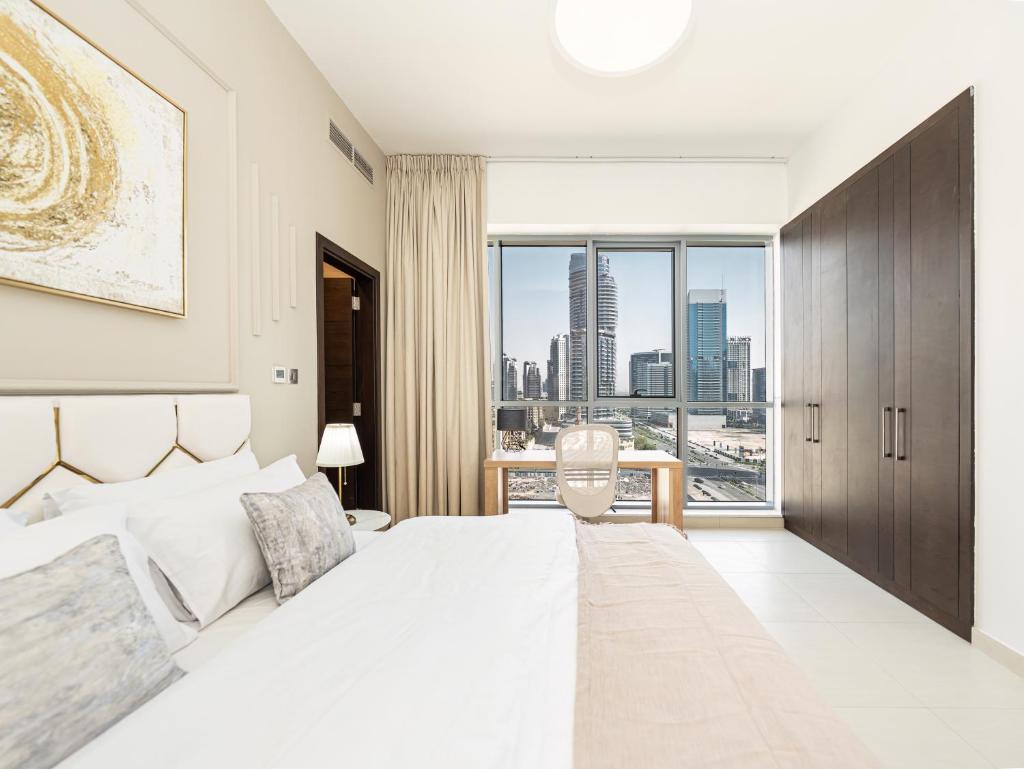 Luxury Living: 2-BR Burj Khalifa Views in Downtown