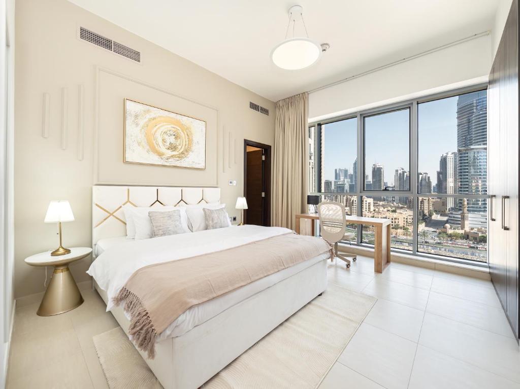 Luxury Living: 2-BR Burj Khalifa Views in Downtown photo 1