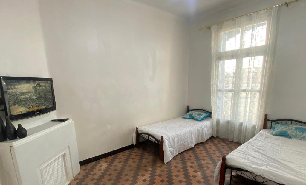 Appartement F2 meublé centre d’alger prés de tt photo 3
