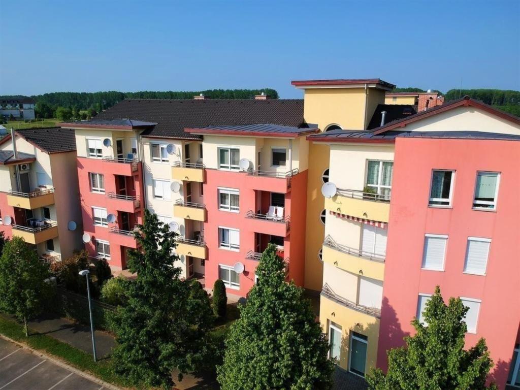 Moderne Ferienwohnung in Bükfürd mit Gepflegtem Garten