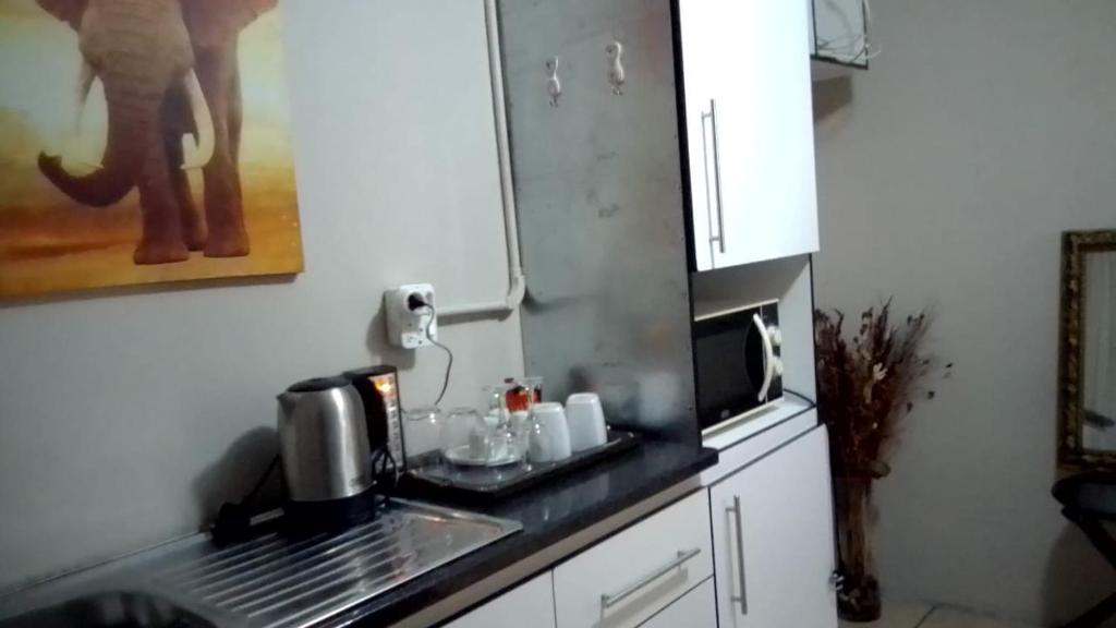 Vee’s Guest House photo 2
