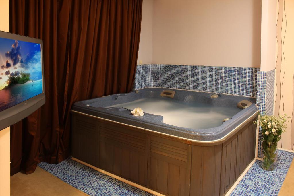 Сьюит (Люкс с сауной и гидромассажной ванной — Бесплатная парковка), Business Hotel Premier
