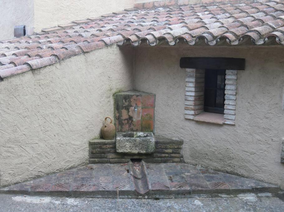 CASA RUSTICA RODEADA DE JARDINES Y BOSQUES photo 2
