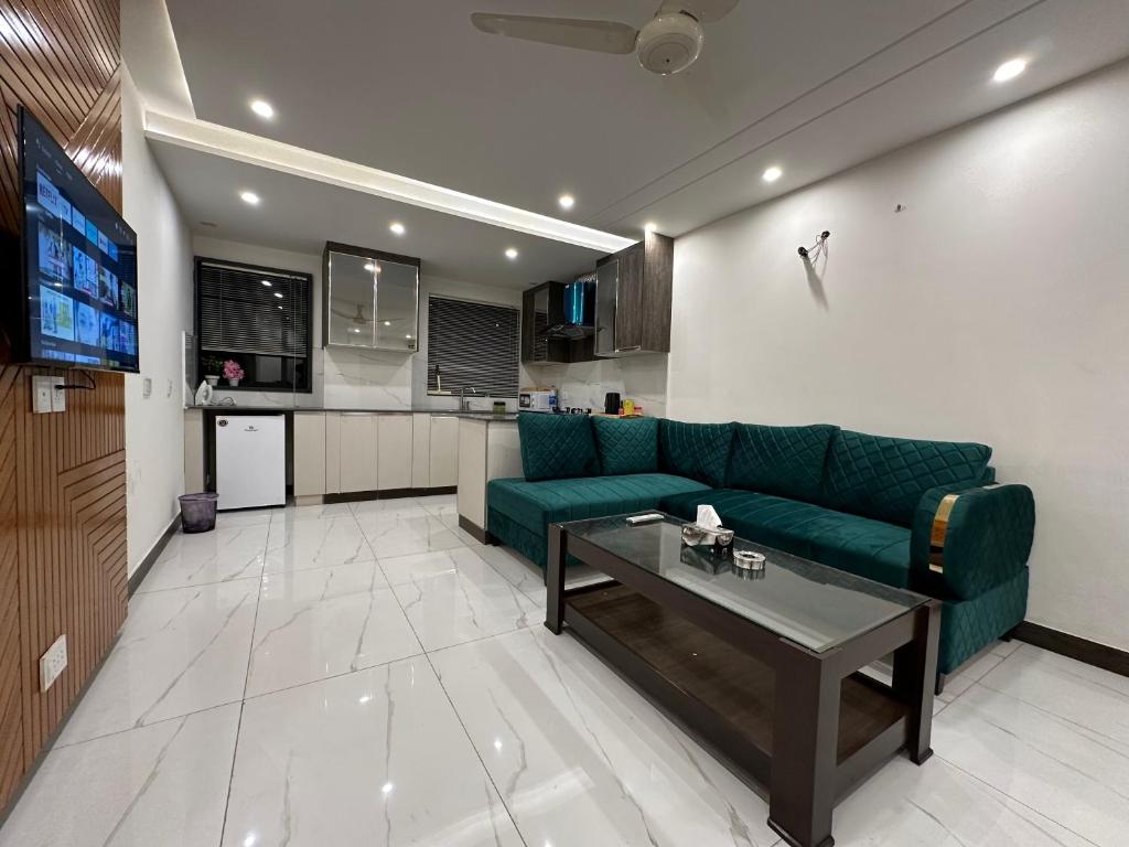 Homey Stays - 2 Bedroom Apartment - Gulberg photo 1