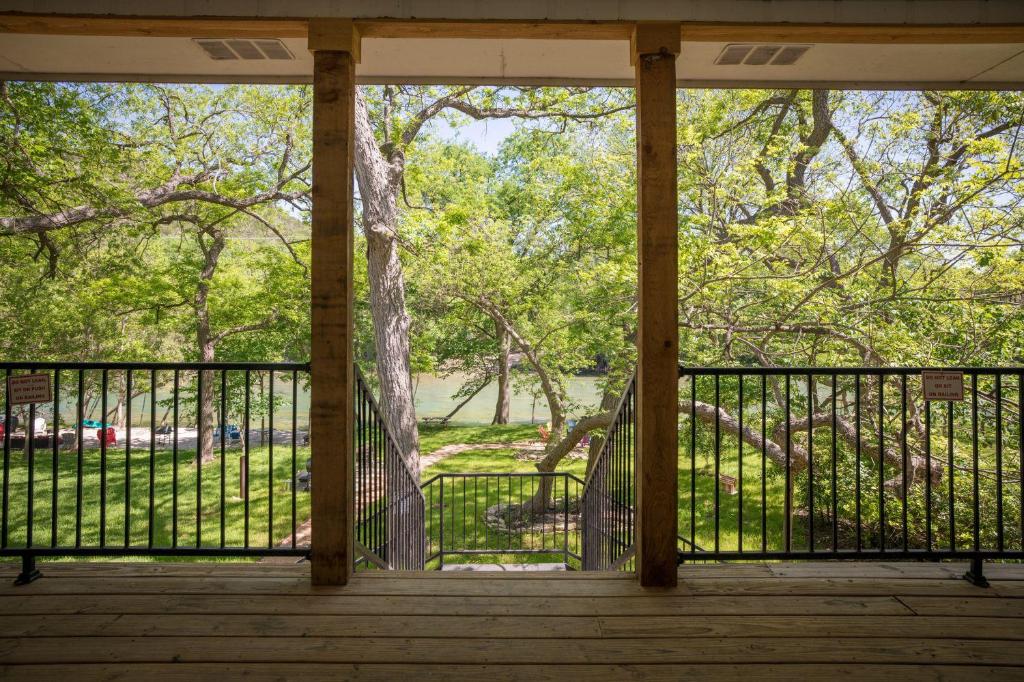 Hondo's River Haus RR 1300 image