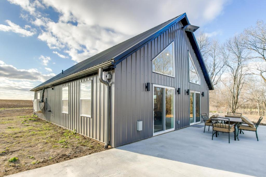 Modern Oskaloosa Cabin with 2 Acres and On-Site Trails photo 2