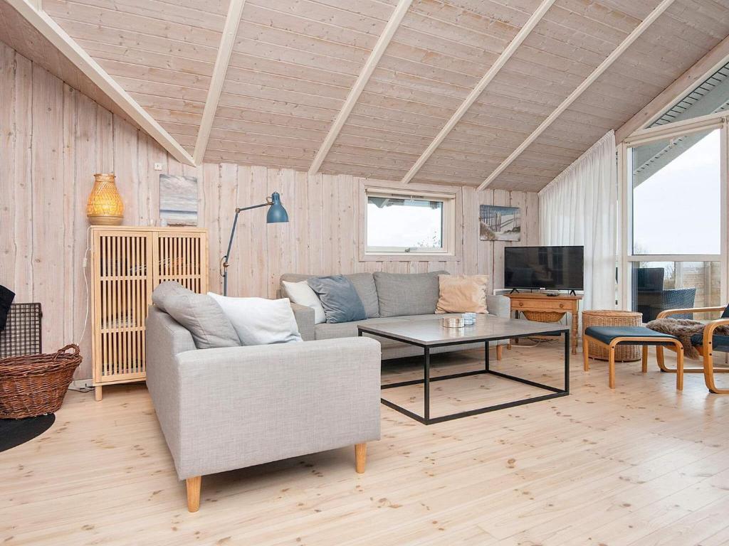 Four-Bedroom Holiday home in Rønde 1 photo 3