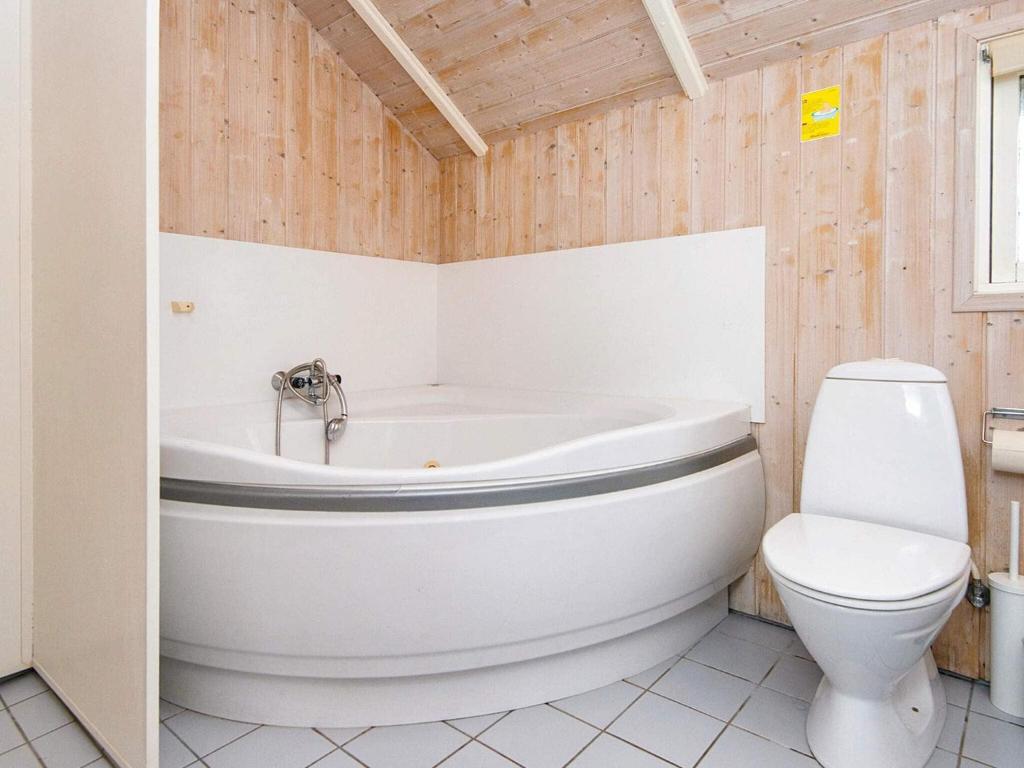 Four-Bedroom Holiday home in Rønde 1 photo 2
