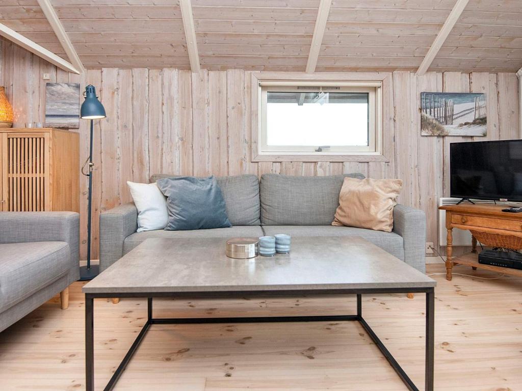 Four-Bedroom Holiday home in Rønde 1 photo 4
