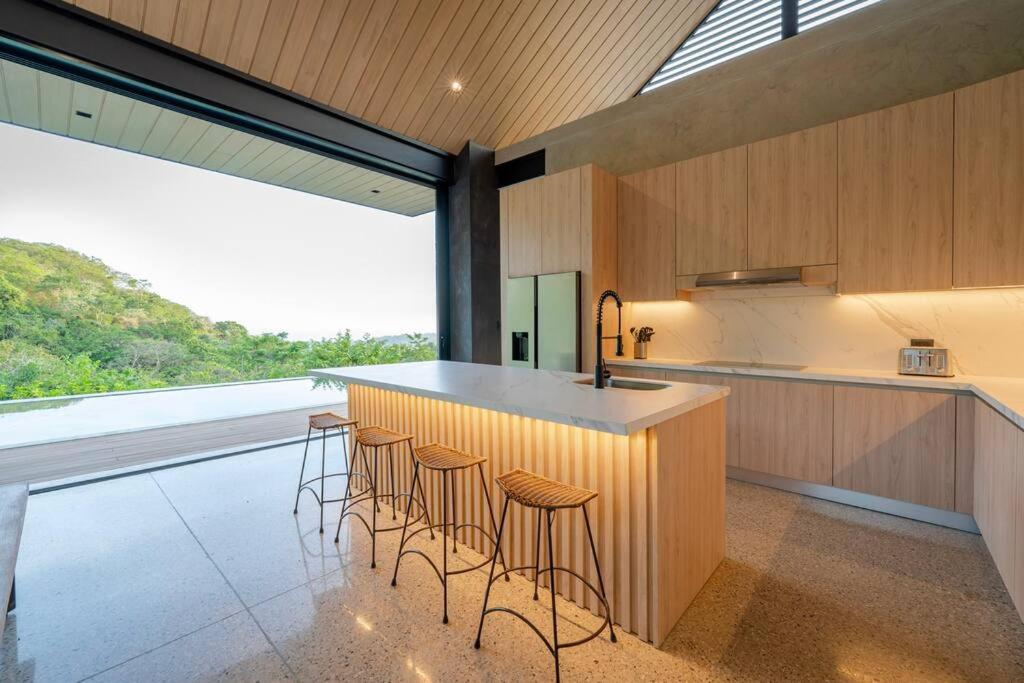 Steady As We Go - New Ocean View Luxury Villa photo 2