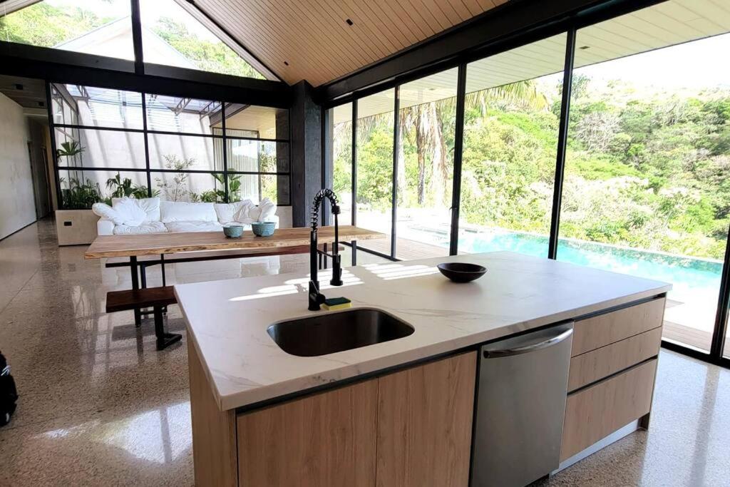 Steady As We Go - New Ocean View Luxury Villa photo 3