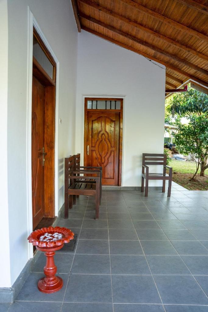Elegant Riverside Villa photo 3