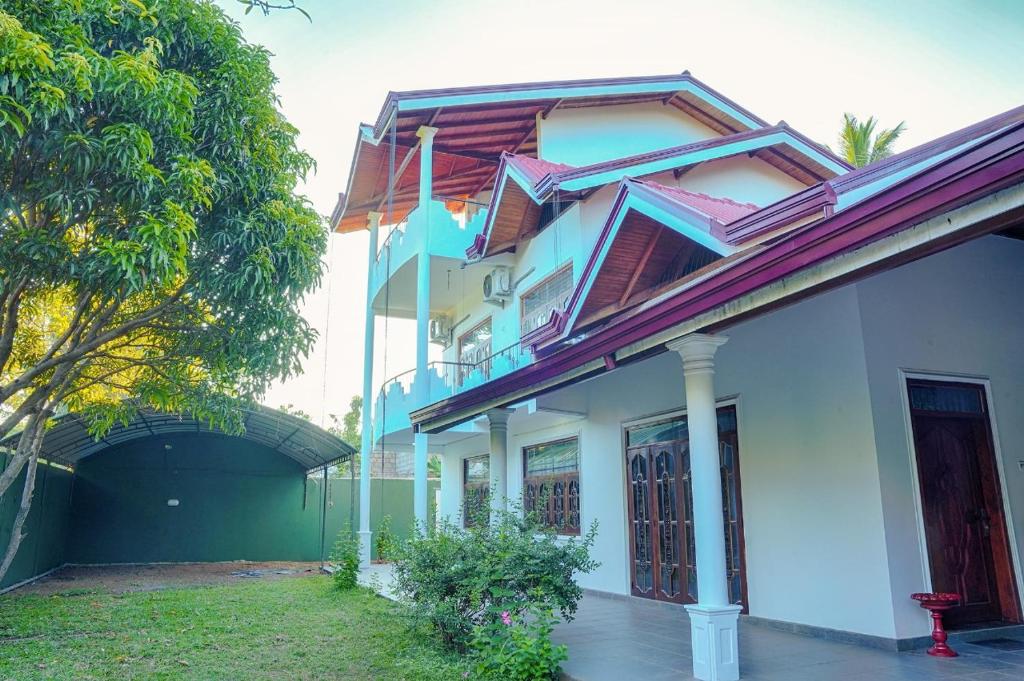 Elegant Riverside Villa photo 1