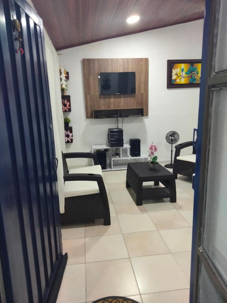 Casa en Alquiler Tipo Campestre en Conjunto Residencial - FLANDES TOLIMA photo 1
