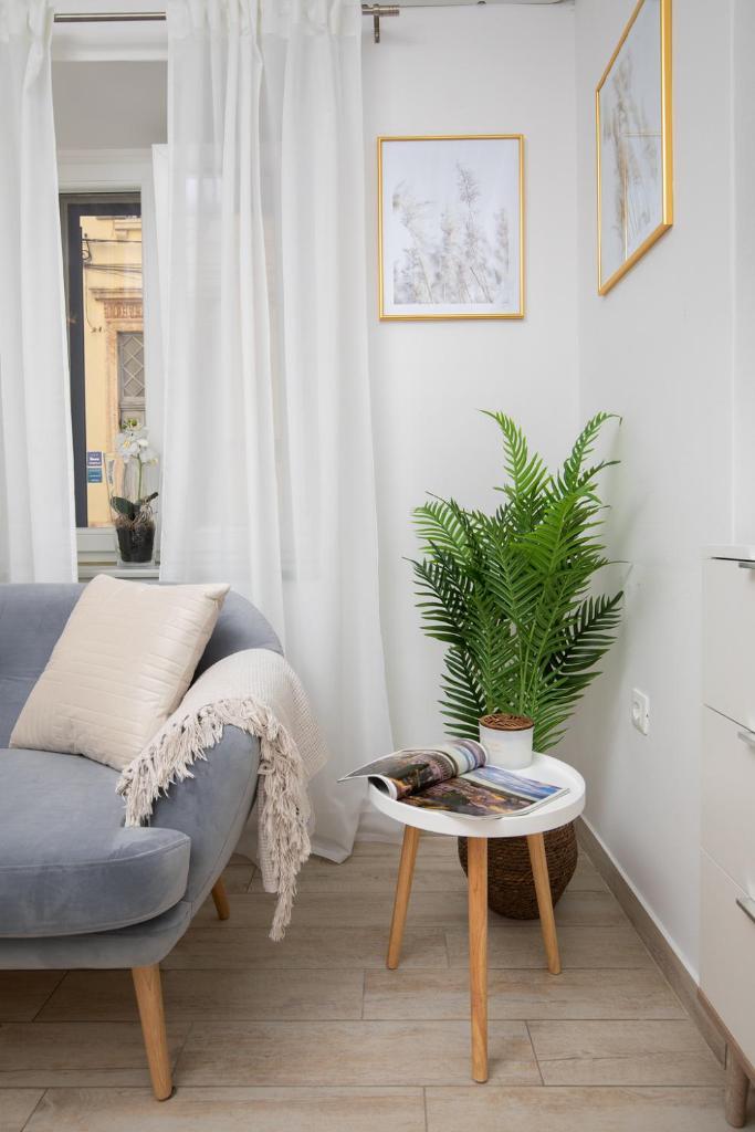 Charming Apartment next to Roman Amphitheater photo 4