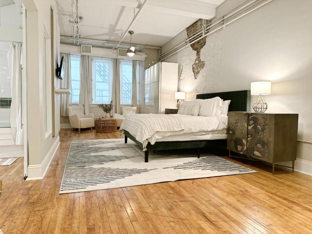 The Historic Lyric Presidential Suite photo 2