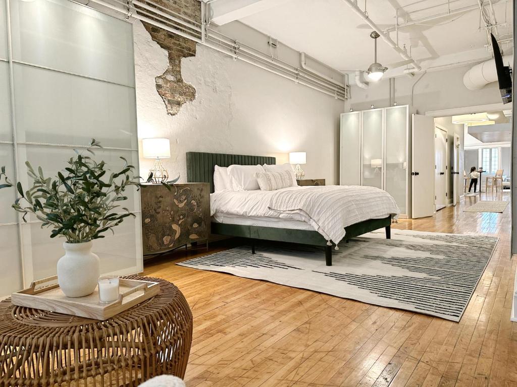 The Historic Lyric Presidential Suite photo 1