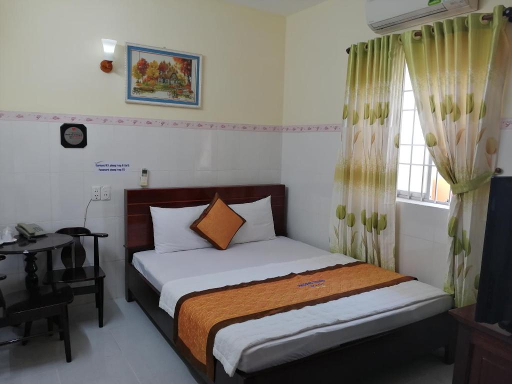 Phượng Trung Hotel