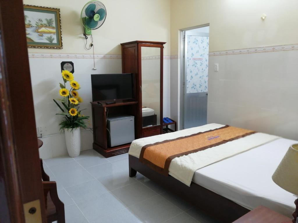 Phượng Trung Hotel