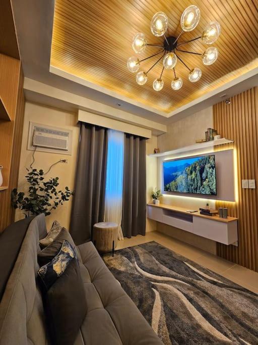 The Luxury Lounge