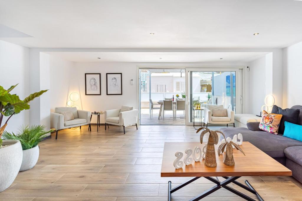 10p Villa met 2p studio te huur compleet gerenoveerd! photo 1