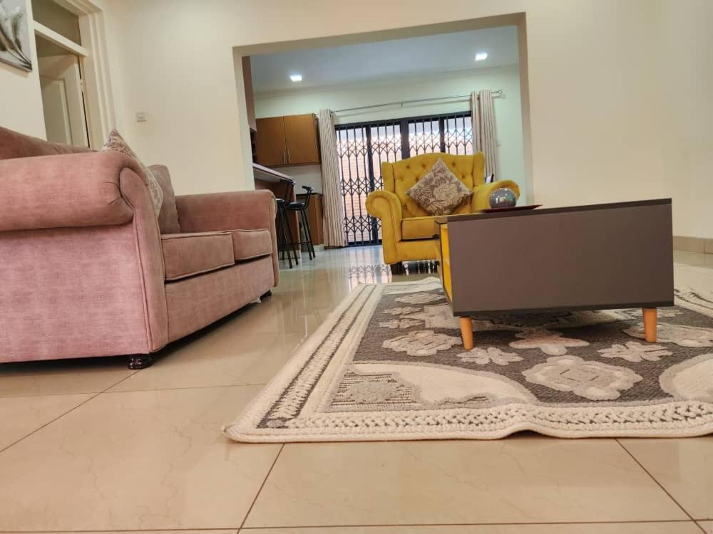 Modern & secure apartment in Area 43 Lilongwe - self catering photo 1