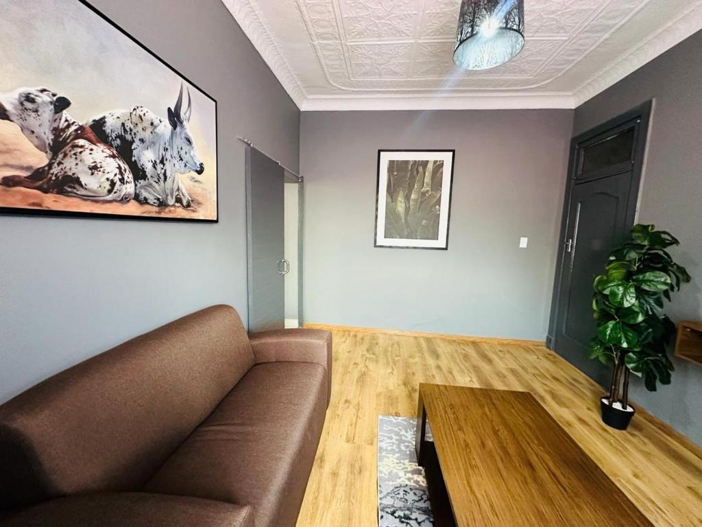 the curve apartment unit 29 photo 2