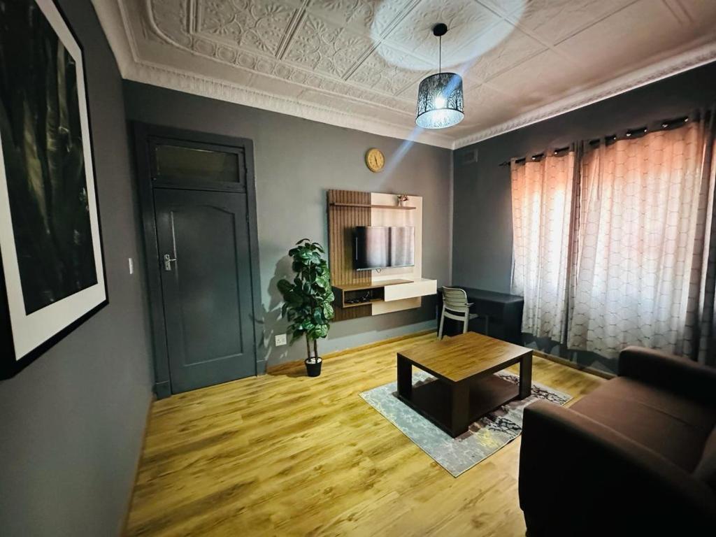 the curve apartment unit 29 photo 4