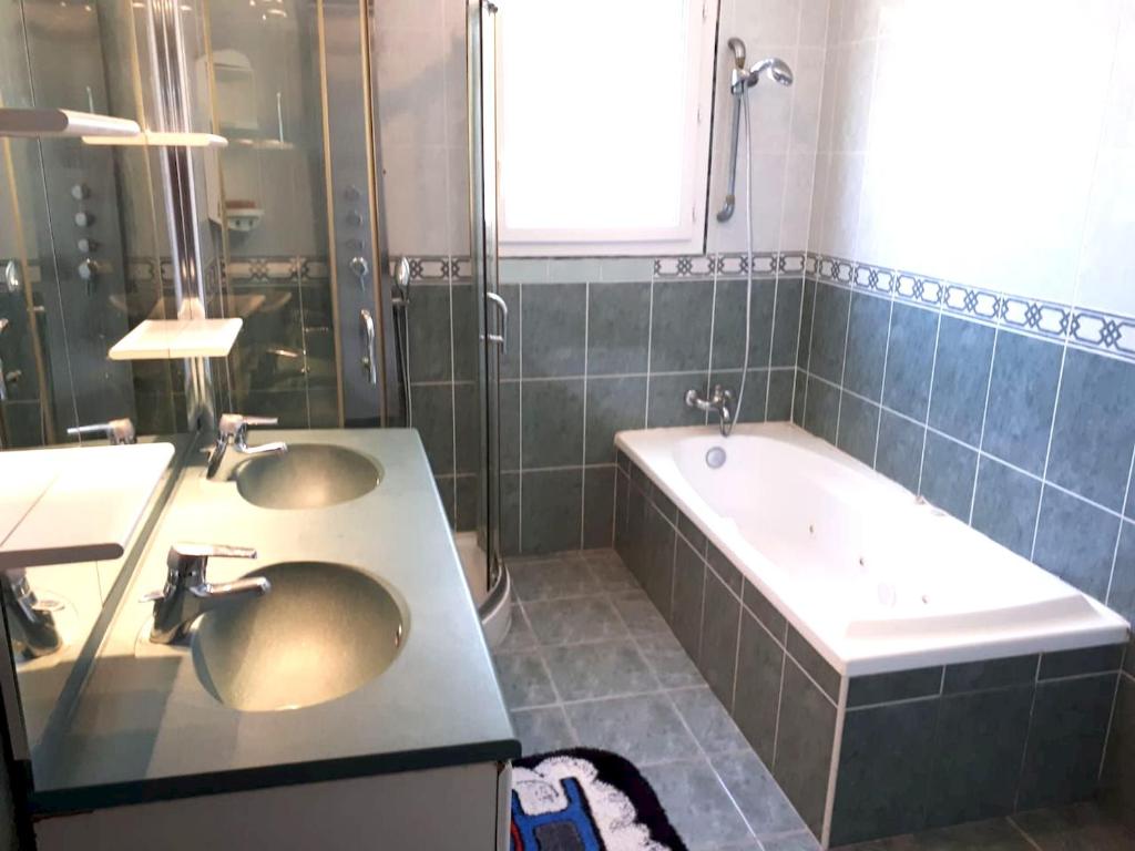 Villa de 4 chambres avec piscine privee jacuzzi et wifi a Paulhan photo 2
