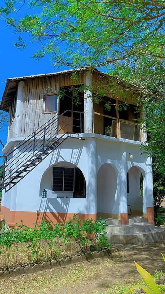 Sita Joyeh Baobab Island Hotel