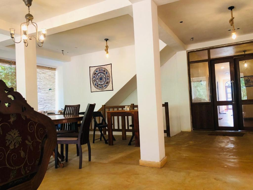 Hotel mango tree nearest Adam's peak photo 2