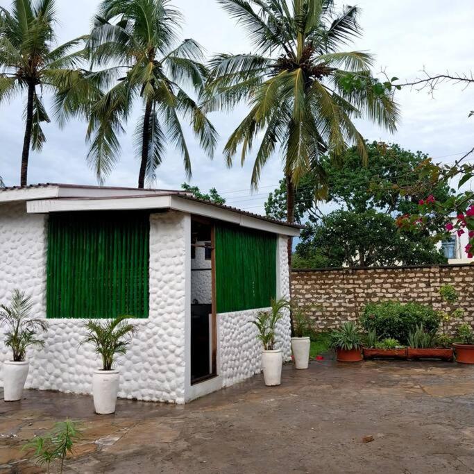 Cozy by the beach one bedroom bungalow photo 3
