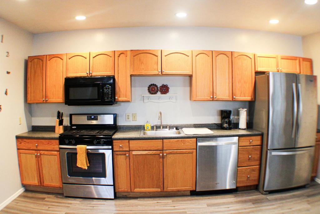2 Bedroom East Carson Street Sanctuary image