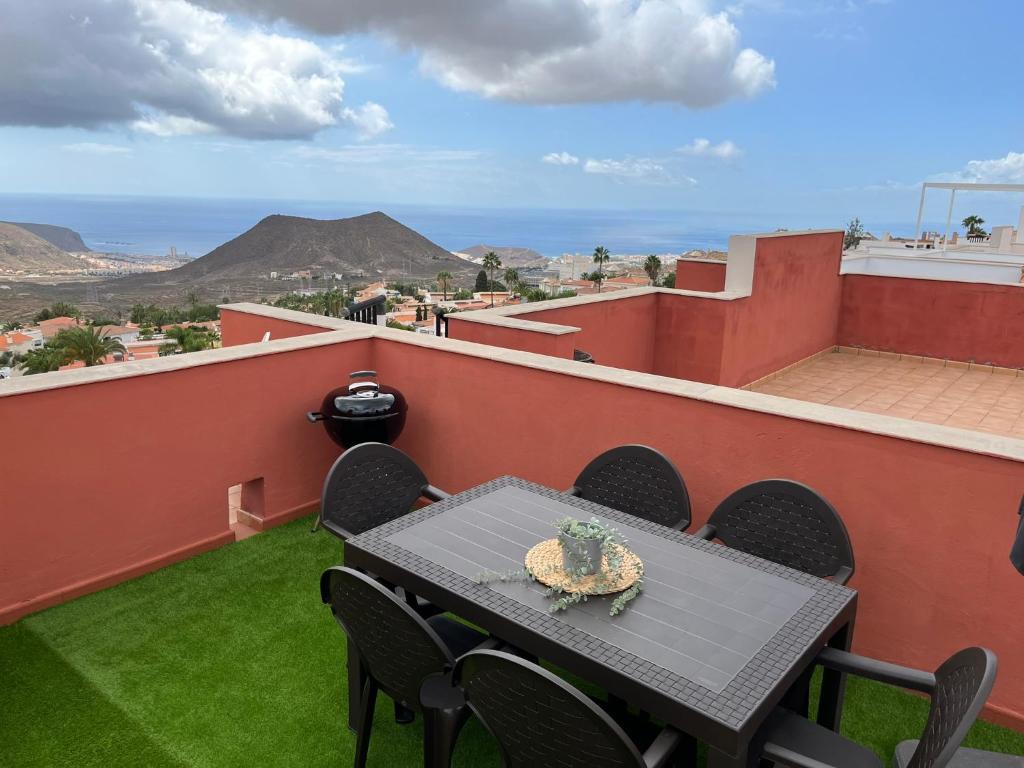 Cozy two-bedrooms apartment with big terrace and ocean view photo 2
