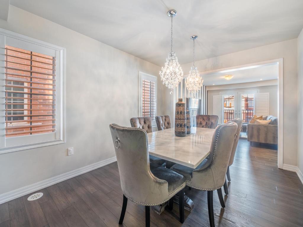 Designer 3Br+Office Townhouse - Oakville photo 2