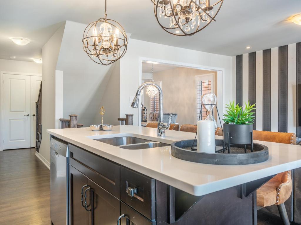 Designer 3Br+Office Townhouse - Oakville photo 3