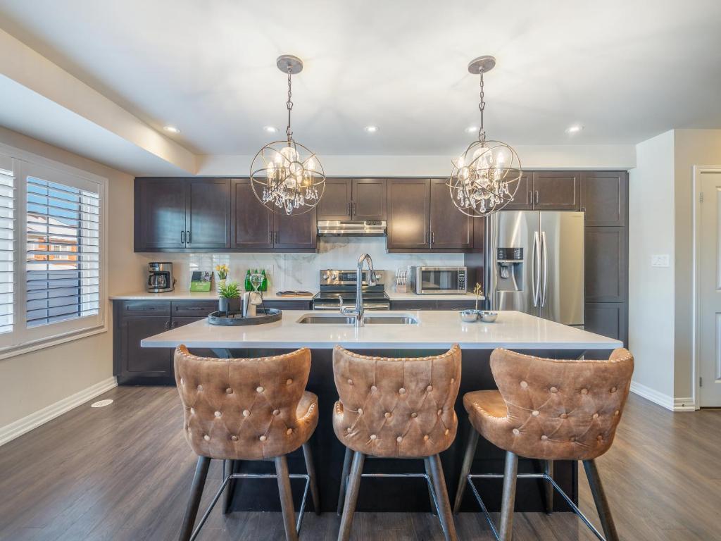 Designer 3Br+Office Townhouse - Oakville photo 1