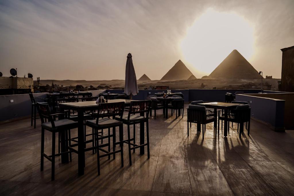 Pyramids Inn photo 1