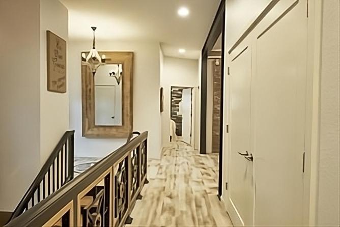 Elite Retreat for family and friends; Lake Front, launch, dock, boat slips