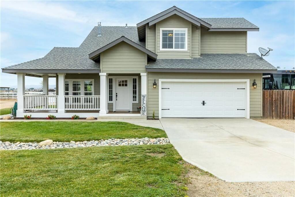 Our Farmhouse, Our Place: Cozy and Cute homestead!